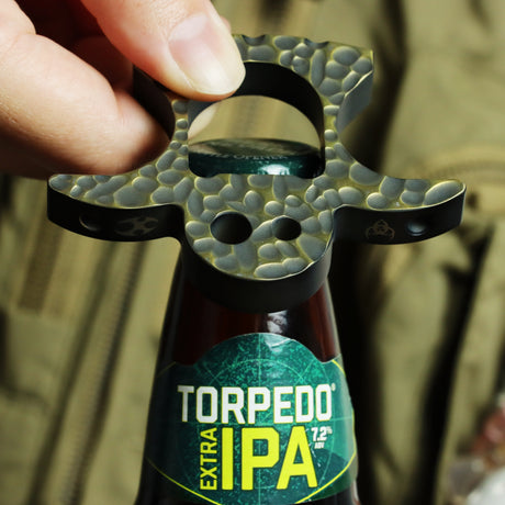 Kansept EDC Flaschenöffner Geist C009A3 Bottle Opener – Gold Anodized Titanium with Orange Peel Pattern Andreas Goltz Designed| Outdoor EDC Gear