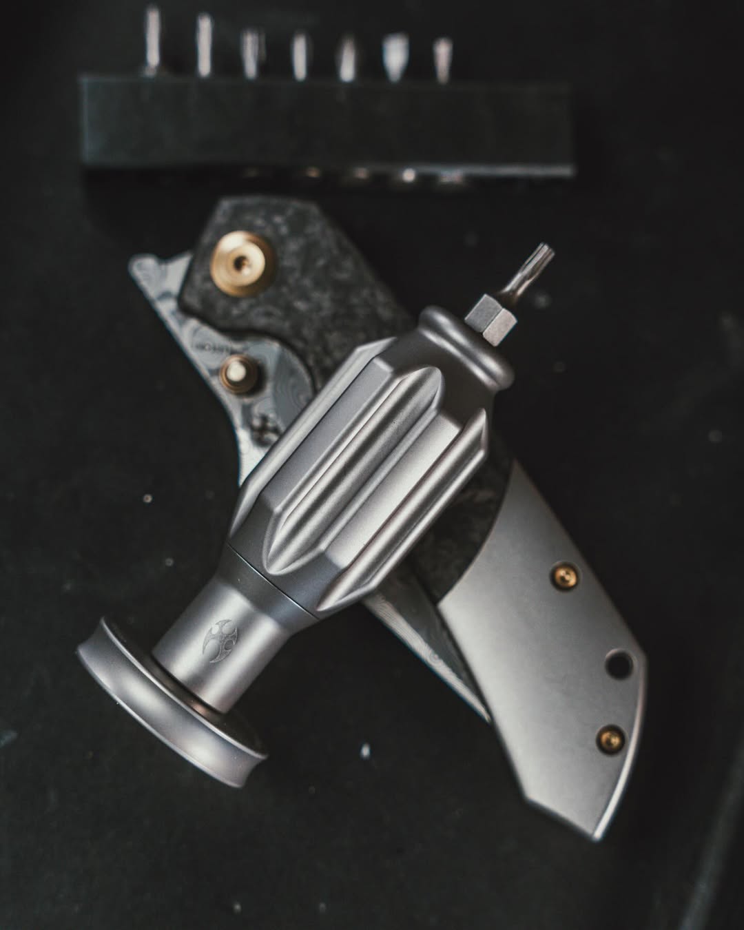 Kansept EDC Bit Driver Drive-R-Saurus G018P1 –Beadblasted Titanium Palm Multitool with Spinner Top | Jesse Pauley Design