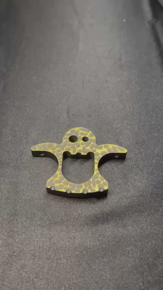 Kansept EDC Flaschenöffner Geist C009A3 Bottle Opener – Gold Anodized Titanium with Orange Peel Pattern Andreas Goltz Designed| Outdoor EDC Gear